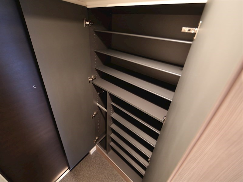 玄関　玄関　シューズボックス付（収納充実してます）