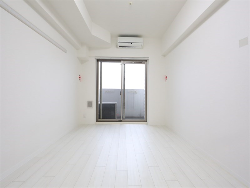 バルコニー　洋室7.6帖　エアコン完備　クローゼット付　バルコニー