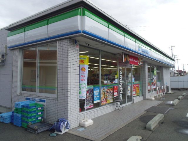 コンビニ　ファミリーマート福島商業高校前（コンビニ）まで750m