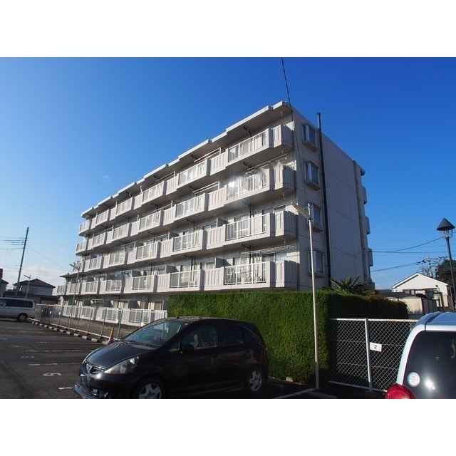 建物外観　前は駐車場なので陽当り◎