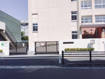 中学校　堺市立長尾中学校（中学校）まで414m