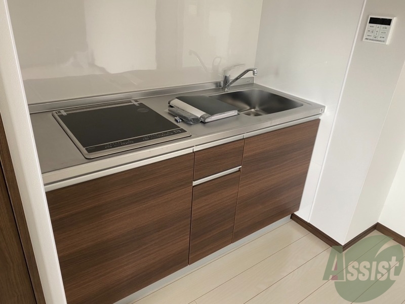 キッチン　ＩＨのシステムキッチンで、お掃除もしやすいですね。