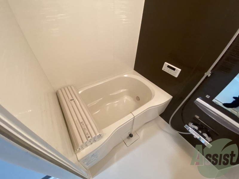 バス・シャワールーム　こちらのお風呂で、一日の疲れを癒して下さい。