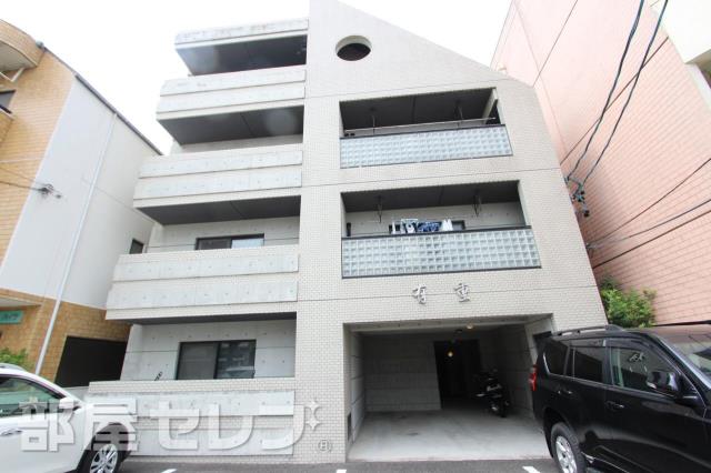 建物外観　タイル張りの立派な外観です。
