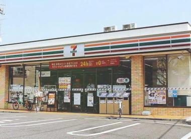 コンビニ　セブンイレブン 足立本木西町店（コンビニ）まで656m