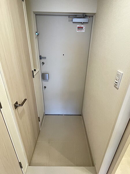 玄関　※別部屋参考写真