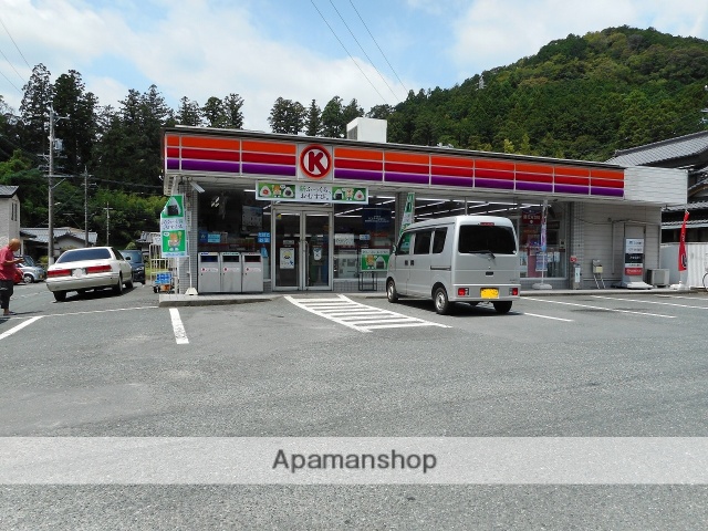 コンビニ　ファミリーマート（コンビニ）まで406m