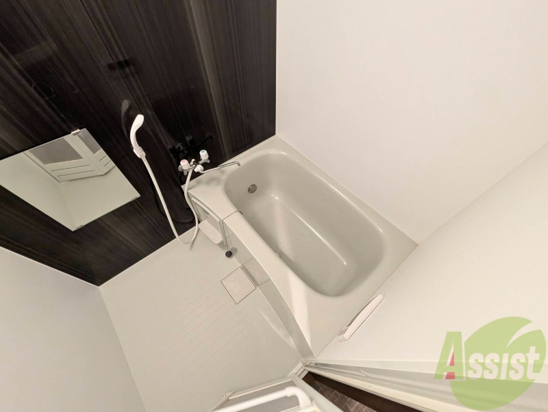 バス・シャワールーム　こちらはお風呂。一日の疲れをここで癒してください。