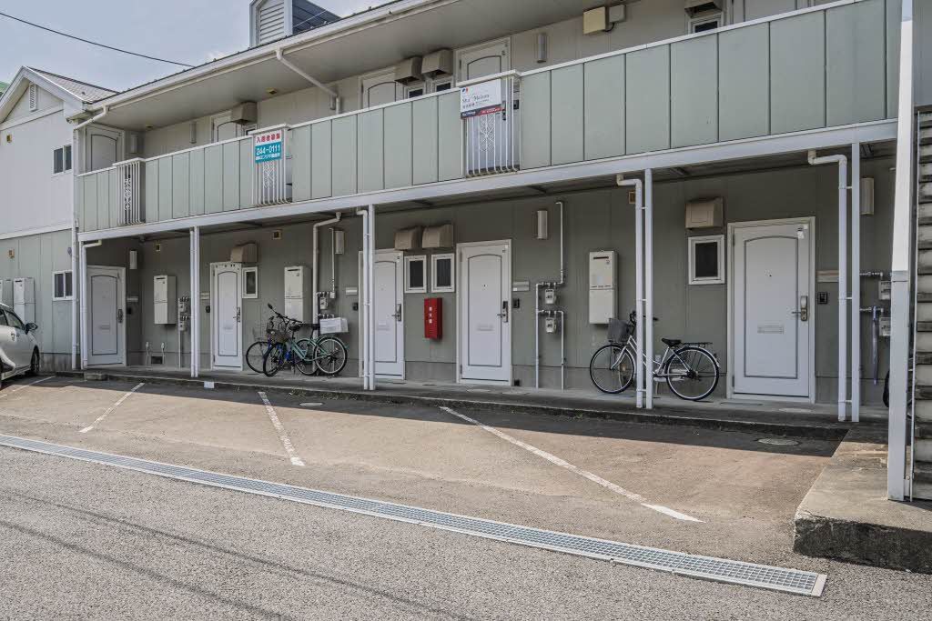 建物外観　駐車場