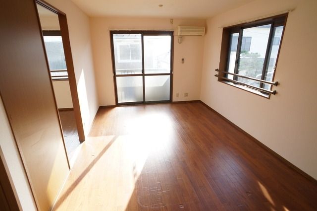 居室・リビング　他号室。参考写真