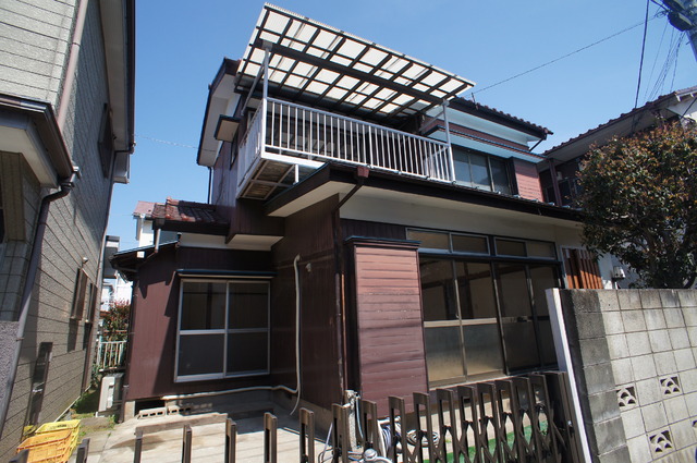 建物外観　閑静な住宅街にある賃貸の戸建です☆各部屋に収納あり☆