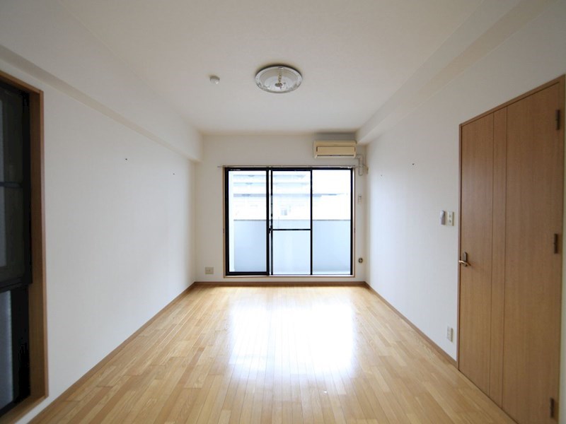 バルコニー　ＬＤＫ12.6帖　システムキッチン　エアコン付　バルコニー