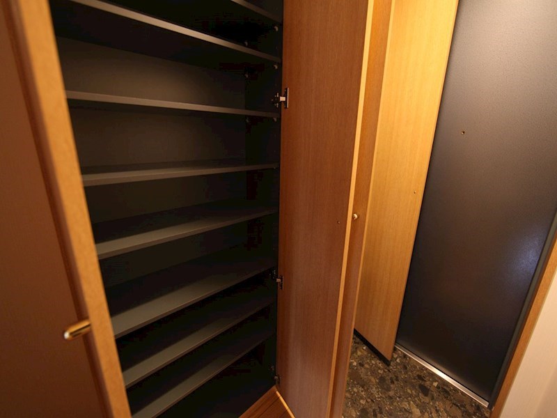 玄関　玄関　シューズボックス付（収納充実してます）