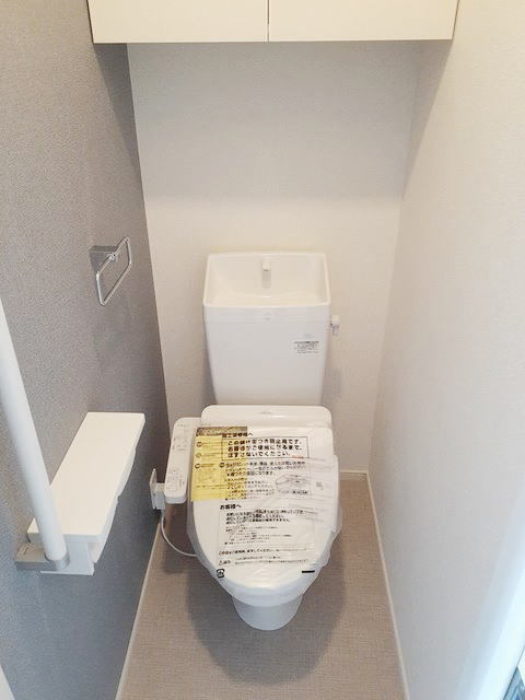 トイレ　※写真は別号室のものですので現状優先とさせていただきます