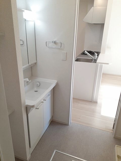 洗面設備　※写真は別号室のものですので現状優先とさせていただきます