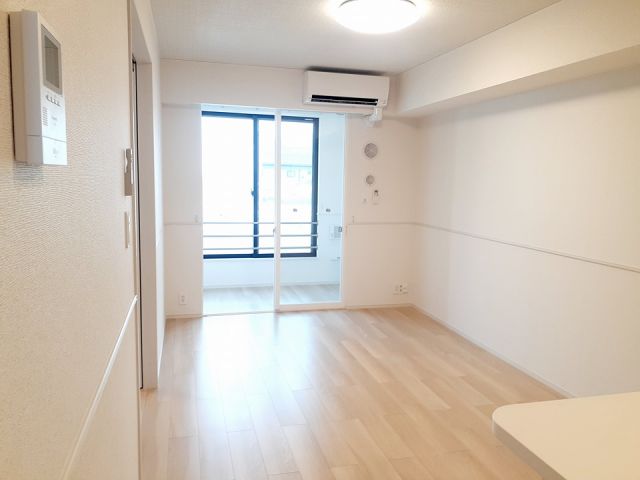 メルヴィレッジIの居間写真