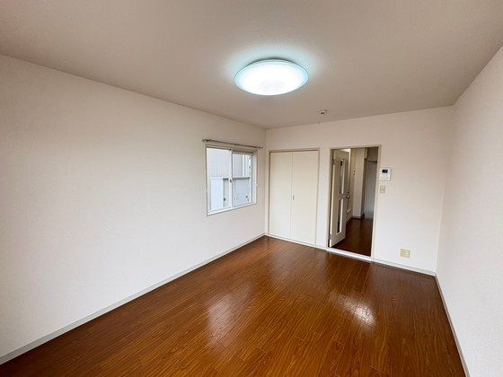 居室・リビング　※別号室のお写真です