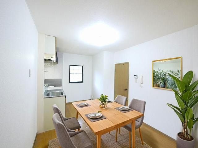 居室・リビング　CGで家具等を配置したもので家具等は含まれません