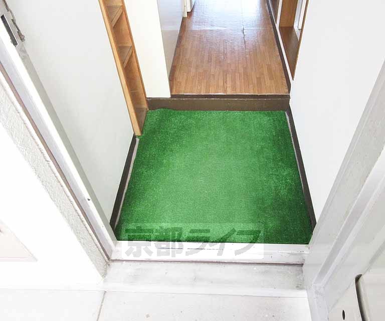 玄関　日当りのいいお部屋です