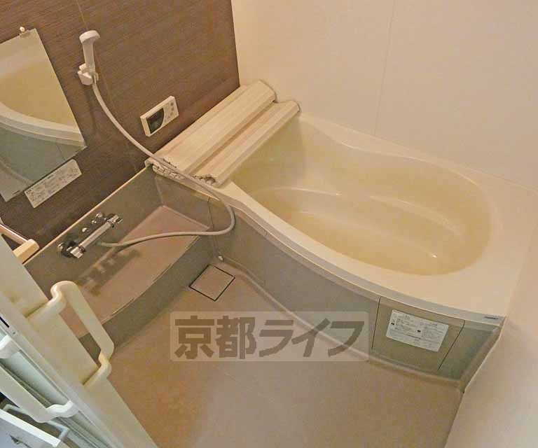 バス・シャワールーム　広い浴室です。