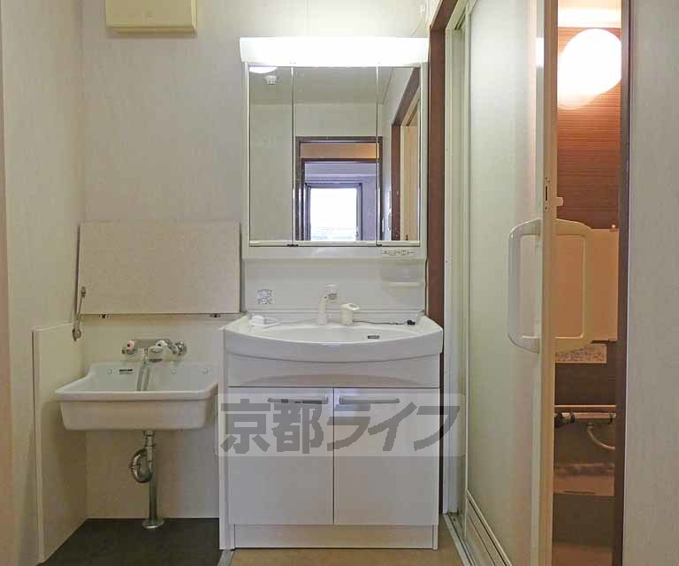 洗面設備　独立洗面台です。