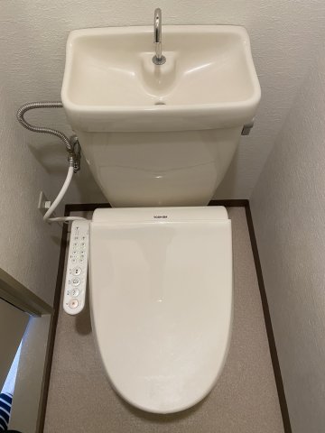 トイレ　温水洗浄便座