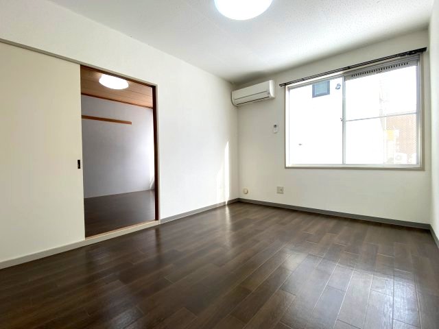 居室・リビング　洋室6帖　中央