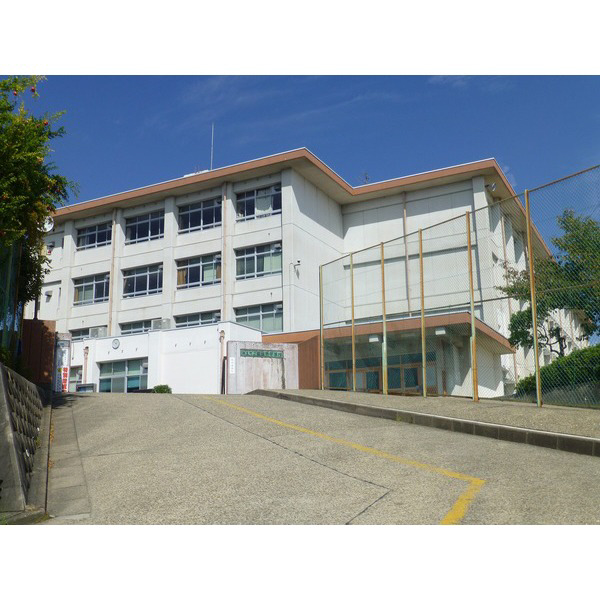 中学校　富雄南中学校（中学校）まで1074m