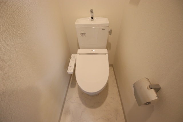 トイレ　※別室の参考写真の為、現況優先です。