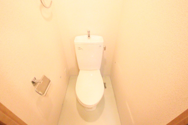 トイレ　※別室の参考写真の為、現況優先です。