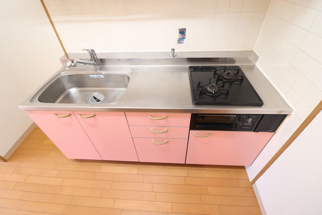 キッチン　ガスコンロ２口＆グリル付き