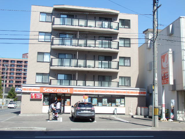 コンビニ　セイコーマート（コンビニ）まで202m