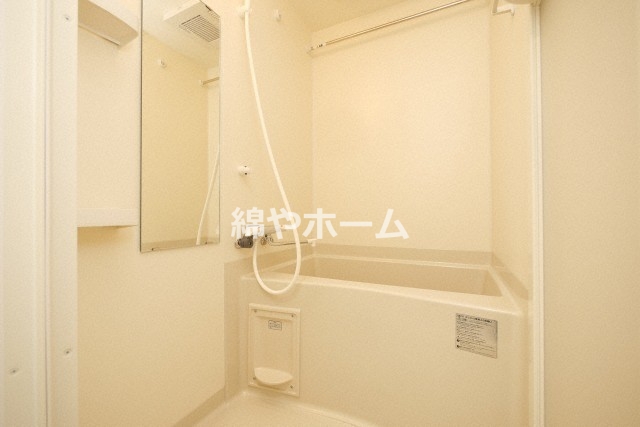 バス・シャワールーム　落ち着いた空間のお風呂です