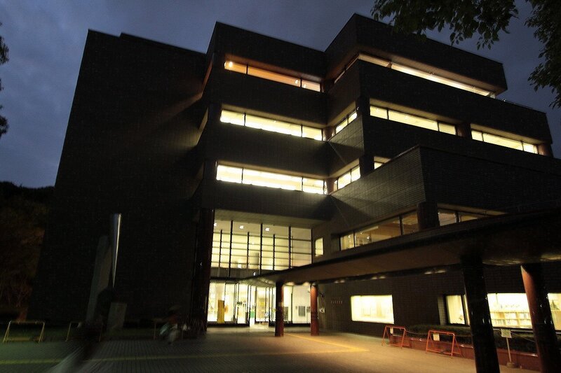 図書館　愛知芸術文化センター愛知県図書館（図書館）まで726m