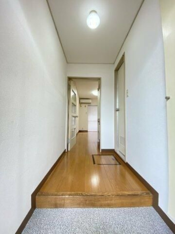 玄関　同物件別室写真