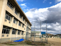 中学校　福山市立加茂中学校（中学校）まで1046m