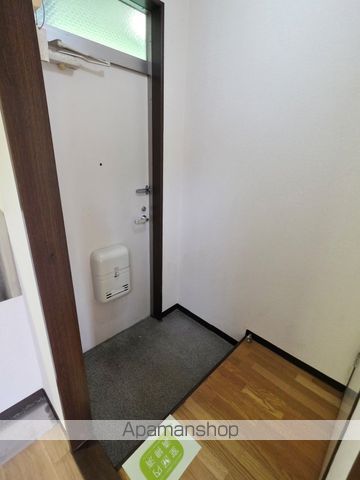 東海道新幹線 掛川駅 バス乗車時間：19分 最寄りバス停で下車 徒歩3分 3階建 築34年の玄関写真