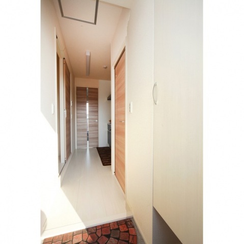 玄関　居室仕切りドア有