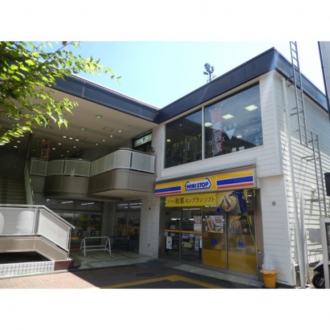 コンビニ　コンビニ（コンビニ）まで560m