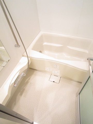 バス・シャワールーム　追い焚き機能付き・清潔なバスルーム