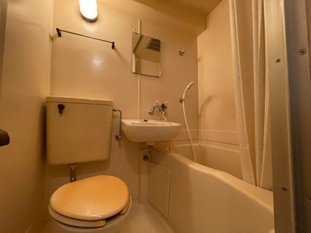 バス・シャワールーム　同マンション他部屋。反転タイプ