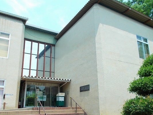 図書館　上田市立上田図書館（図書館）まで503m