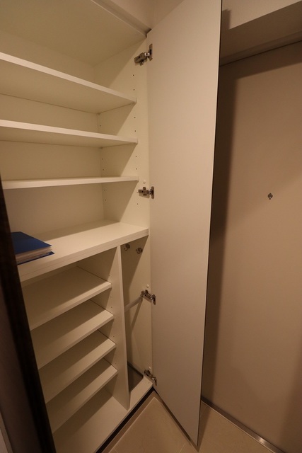 収納　シューズボックス