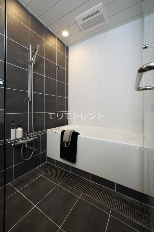 バス・シャワールーム　室内参考写真（Ｃ１タイプ・モデルルーム）