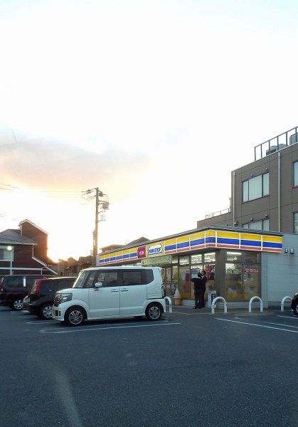 コンビニ　ミニストップ（コンビニ）まで320m