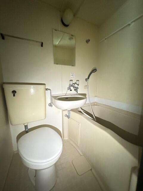 バス・シャワールーム　別号室の参考写真です。