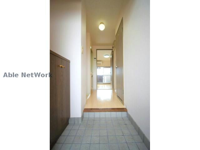 玄関　※同物件別部屋の写真です。