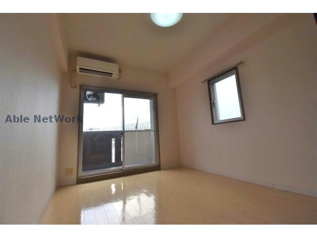 居室・リビング　※同物件別部屋の写真です。