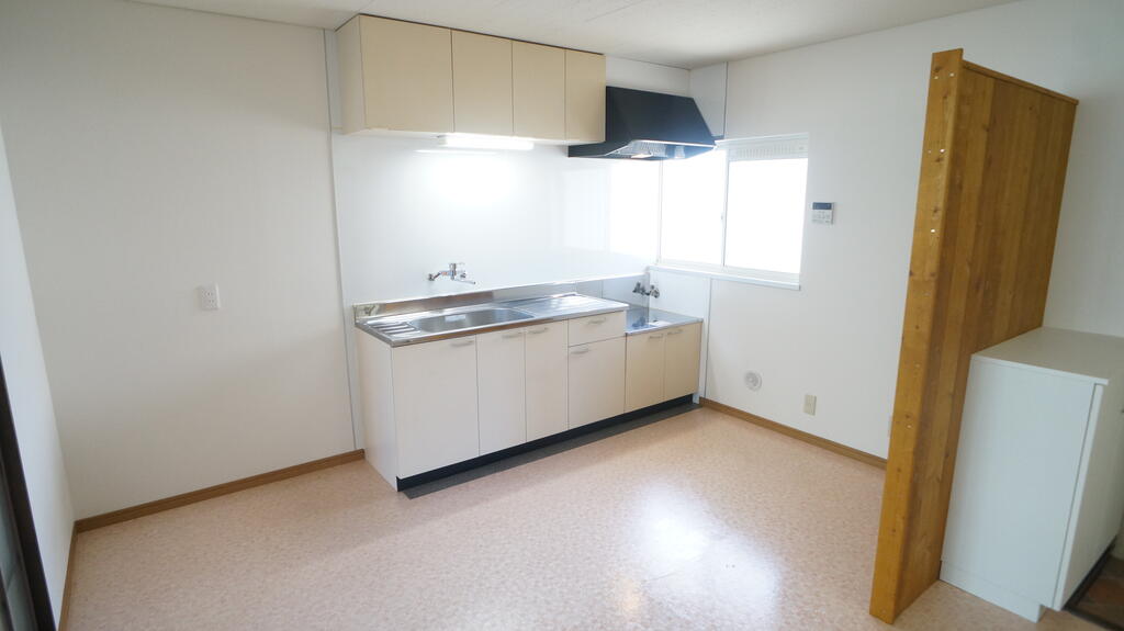 眺望　DK7.5帖：広々としており、家電を置いても余裕があります