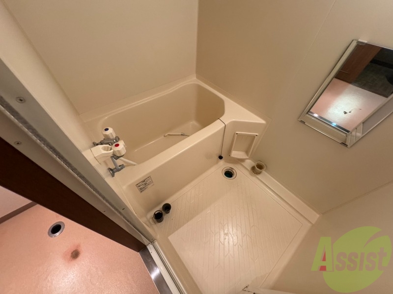 バス・シャワールーム　ユニットバスです。疲れを癒すのに欠かせませんね！